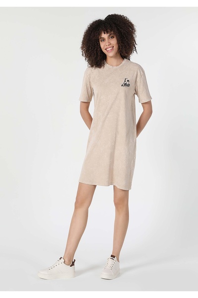 Colin's Жіноче коротке плаття з принтом, прямий крій, бежеве