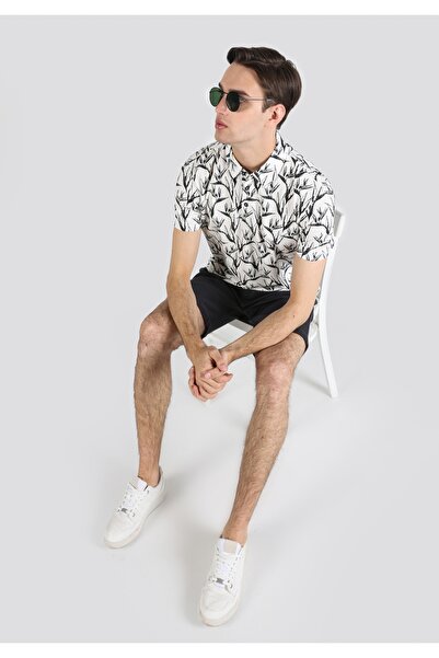 Colin's تي شيرت أبيض بأكمام قصيرة للرجال ذو قصة عادية وياقة بولو مطبوعة بدون ...