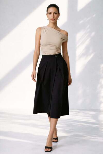 Setre Siyah Asimetrik Detaylı Cepli Rahat Kesim Şort