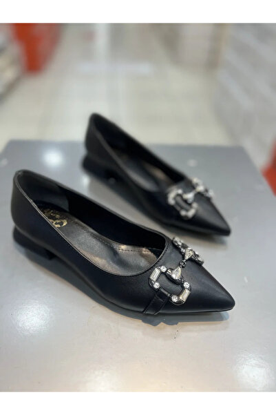 Hacıoğlu Ayakkabı حذاء باليه نسائي يومي أنيق بإبزيم حجري من HCO بمقدمة مدببة