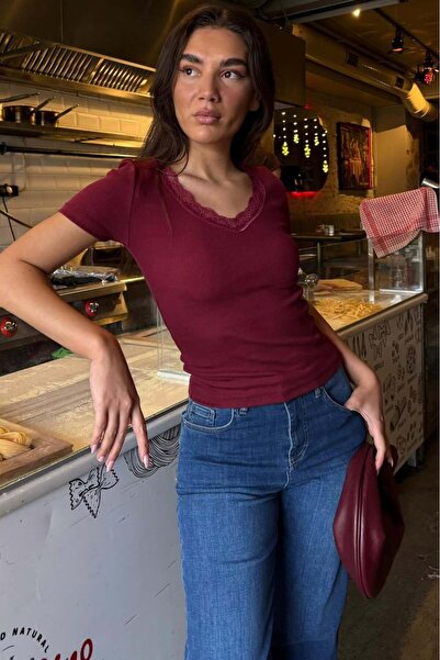 Madmext Tricou de damă cu decolteu în V, culoare burgundy, dantelă piese, sli...