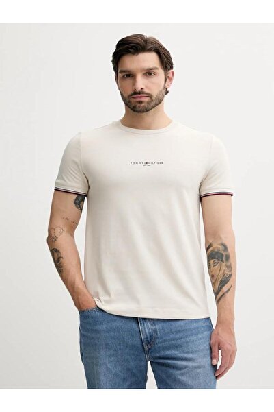 Tommy Hilfiger تي شيرت بقصة ضيقة بشعار CUFF من TIPPED