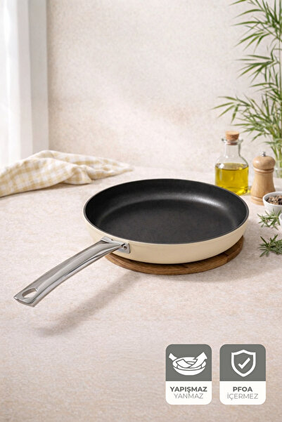 Kitchen Life مقلاة جيجيلي إسبيرانزا من التيتانيوم مقاس 28 سم كريمية اللون