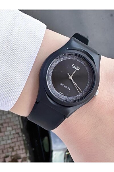 Q&Q ساعة يد نسائية بسلك بلاستيكي مقاوم للماء