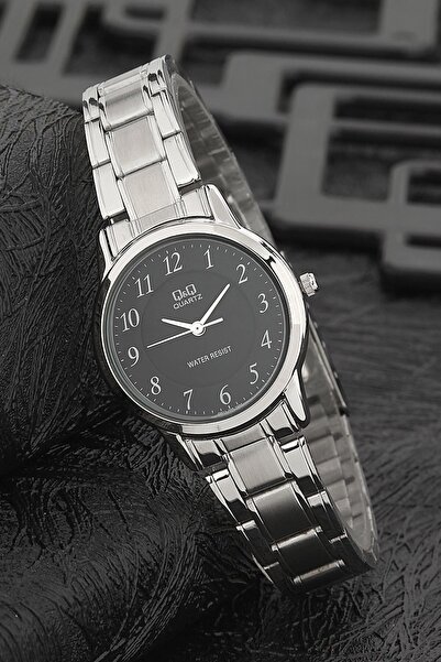 Q&Q ساعة يد نسائية ذات حبل معدني ريترو بسيط