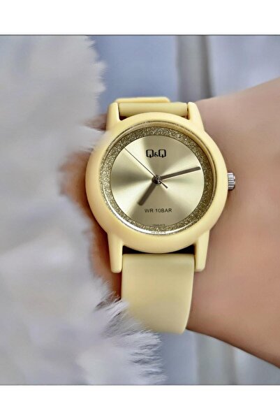 Q&Q ساعة يد نسائية بسلك بلاستيكي مقاوم للماء