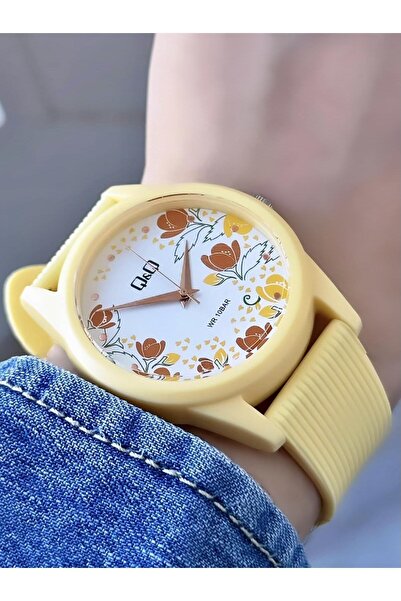 Q&Q  ساعة يد نسائية بسلك بلاستيكي مقاوم للماء