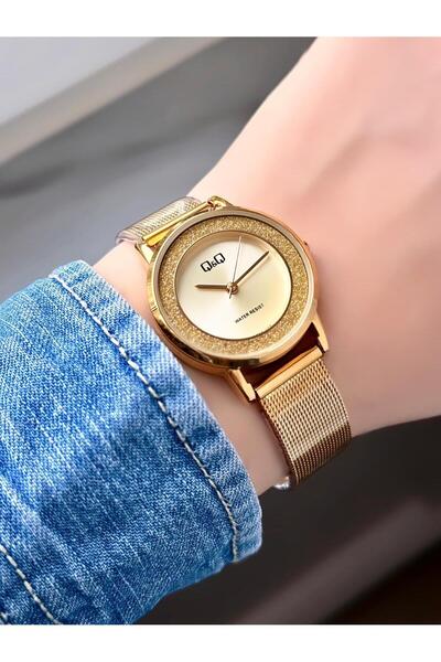 Q&Q ساعة يد نسائية بسوار من الخوص ذهبي اللون