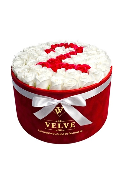 velve Aranjament floral cu 55 trandafiri de sapun in cutie rotunda catifea ro...