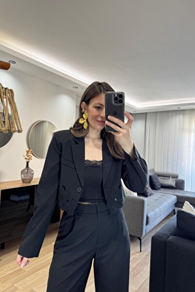 Banu Angay Nakış Detaylı Crop Ceket Siyah
