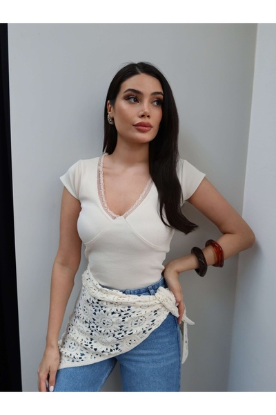 ESRAHELVACI Lace Detail V-Neck Ribbed Blouse