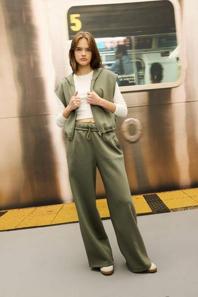 DeFacto Wide Leg Wide Loose-Fit Sweatpants with Elastic Waist and Pockets Bas...