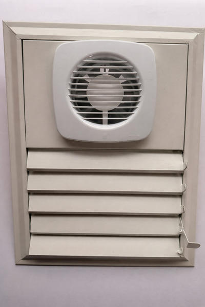 Meridyen Menfez 35x55 Fanlı Beyaz Alüminyum Banyo Panjuru