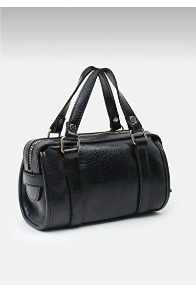 AZR Knitted and Pendant-Detail Crossbody Bag