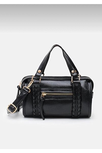 AZR Knitted and Pendant-Detail Crossbody Bag