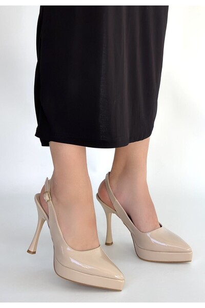 Zerenyus Arim Beige Patent Leather Platform Heel Shoes