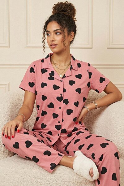 Niket Life قميص نسائي بنقشة قلب وأكمام قصيرة وطية صدر وطقم بيجامة من قماش ميل...
