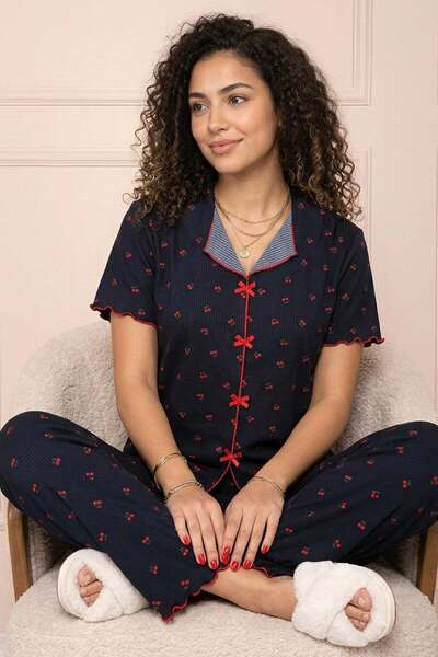 Niket Life طقم بيجامة نسائي من الفيسكون بنقشة الكرز وياقة على شكل V وأكمام قص...