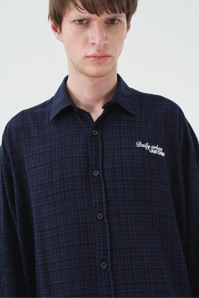 GIESTO Cămașă în carouri bleumarin, cu croială lejeră și confortabilă.