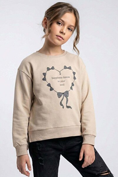 Breeze سويت شيرت بناتي مزين بشريط لامع وطبعة قلب، للأعمار من 9 إلى 14 سنة، بيج