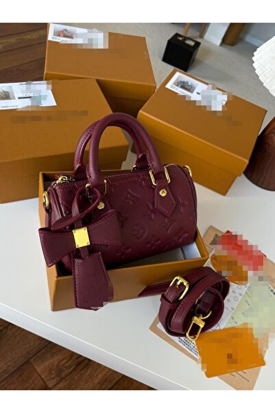 Generic Handbag and shoulder bag, high quality material, with accessories