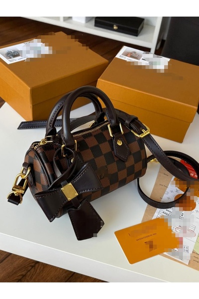 Generic Handbag and shoulder bag, high quality material, with accessories