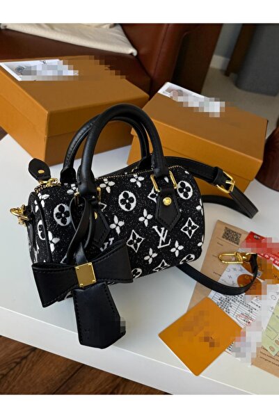 Generic Handbag and shoulder bag, high quality material, with accessories