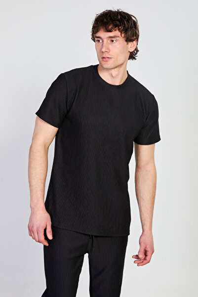 BARRELS AND OIL Men's Ribbed Crew Neck T-Shirt - Black