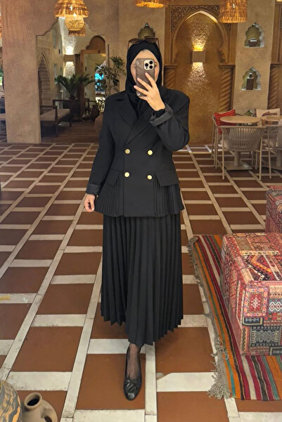 TANISA Set fustă plisată cu nasturi și jachetă Farima neagră TNS-4376