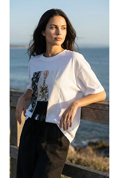 Amia&Co. White Oversize Crew Neck Accessory Themed Tassel Detailed Bag Printe...