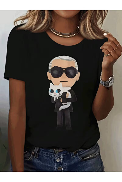 LİNA06 A Man Wearing Glasses Is Holding a Cat in a Loose-Fitting, Casual, Cre...