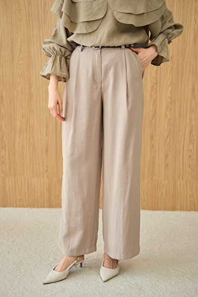 LOCCO بنطلون نسائي مطوي بحزام كريمي اللون