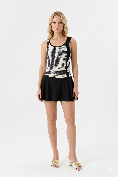 My-o Γυναικείο μαγιό με μαύρο και λευκό σχέδιο και βολάν