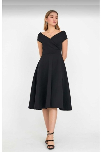 Secret Passion Lingerie Fusta cu umerii goi din noua colecție, din crep plisa...