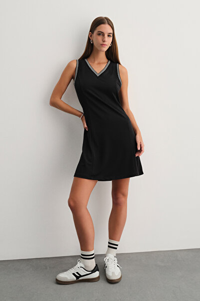 Dagi Рокля от пике с V-образно деколте, без ръкави и декоративен кант