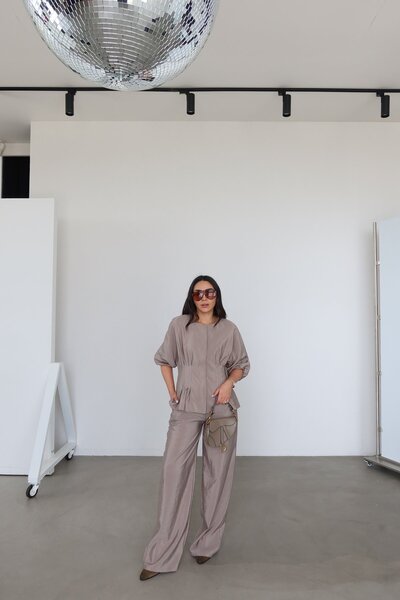 Özge Özgenç طقم قميص وبنطلون بأكمام بالونية
