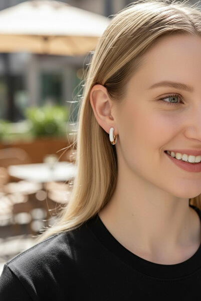 LYRA Bags & Accessories أقراط LYRA النسائية من الذهب الأبيض، أقراط أنيقة من ا...