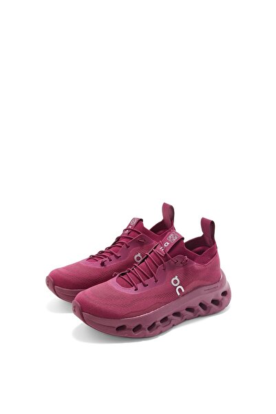 on Clouds حذاء رياضي يونيسكس ON Running Cloudtilt X LOEWE بلون الكرز