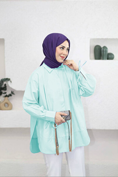 Suede Style 8511 - Poplin Pleated Women's Shirt with Hidden Buttons