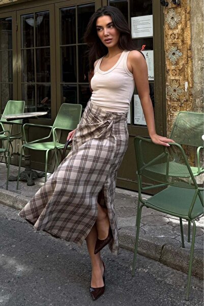 Madmext Fusta midi de damă, bej, în carouri, cu detaliu cu șliț și nasturi du...