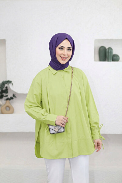 Suede Style 8511 - Poplin Pleated Women's Shirt with Hidden Buttons