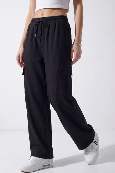 Veleno Women's Black Oversize Parachute Fabric Cargo Pants with Pockets, Adju...