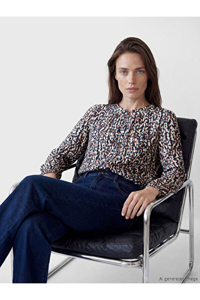 LC Waikiki Rmz Gi̇yi̇m Farkiyla Zero Roba Collar Embroidered Blouse