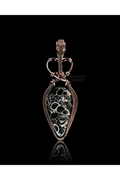 Armonie Arămie Turritella agate pendant mounted in copper wire ◯ Heart of the...