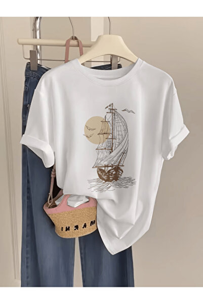 one button تي شيرت فاخر مطبوع عليه شكل سفينة