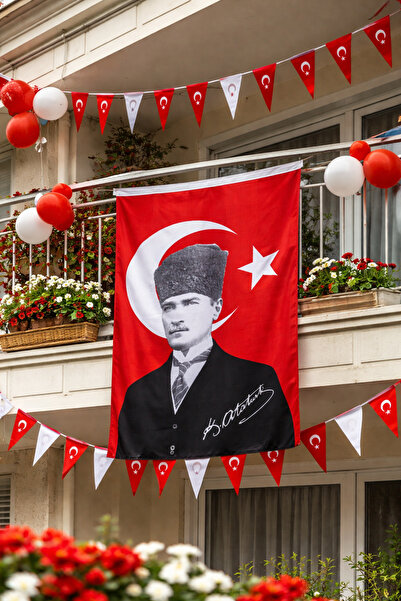 HER ŞEY NOTA www.herseynota.com Kalpaklı Atatürk Detaylı Türk Bayrağı 70x105 ...