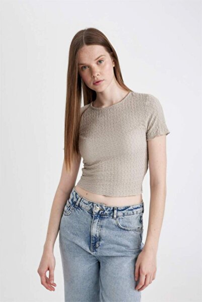 LC Waikiki Fitted Crew Neck Short Sleeve T-Shirt