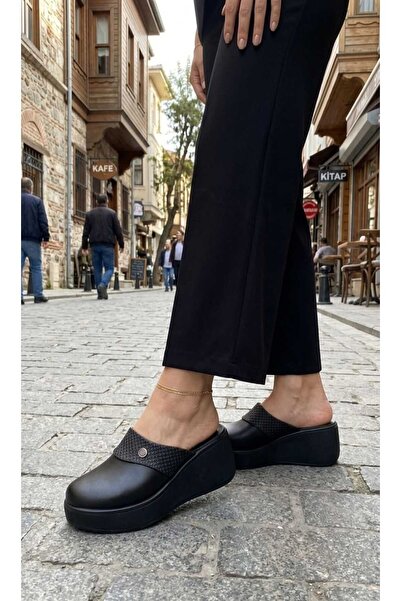 w white stars sports & wear Women's Genuine Leather Daily Slippers Dowry Bund...