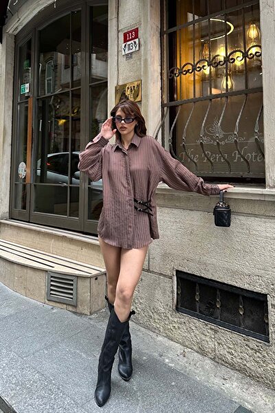 MyLoore قميص نسائي كبير الحجم بحزام مخطط باللون البني - تصميم عصري أنيق MLB173