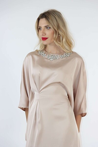 2TRENDY Beige Robe with Wide Sleeves